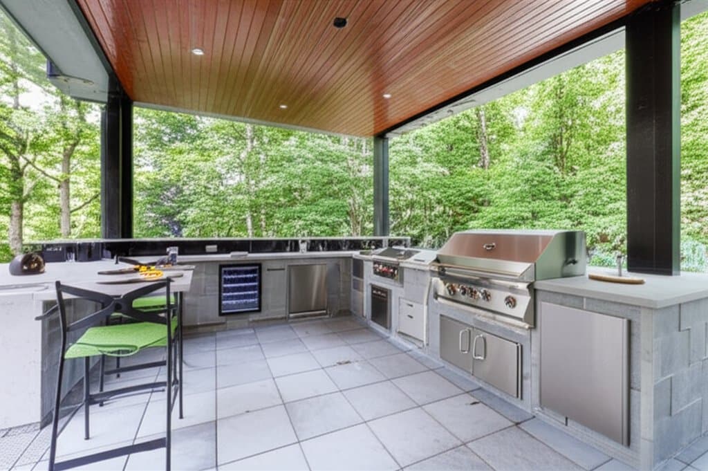 Featured image for Outdoor Kitchen Costs Jumping 35% by 2025